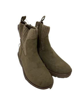 Boots Ankle Flats By Torrid  Size: 8