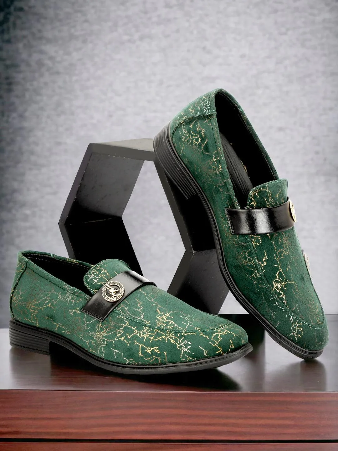 Buxton Men Printed Lightweight Loafers