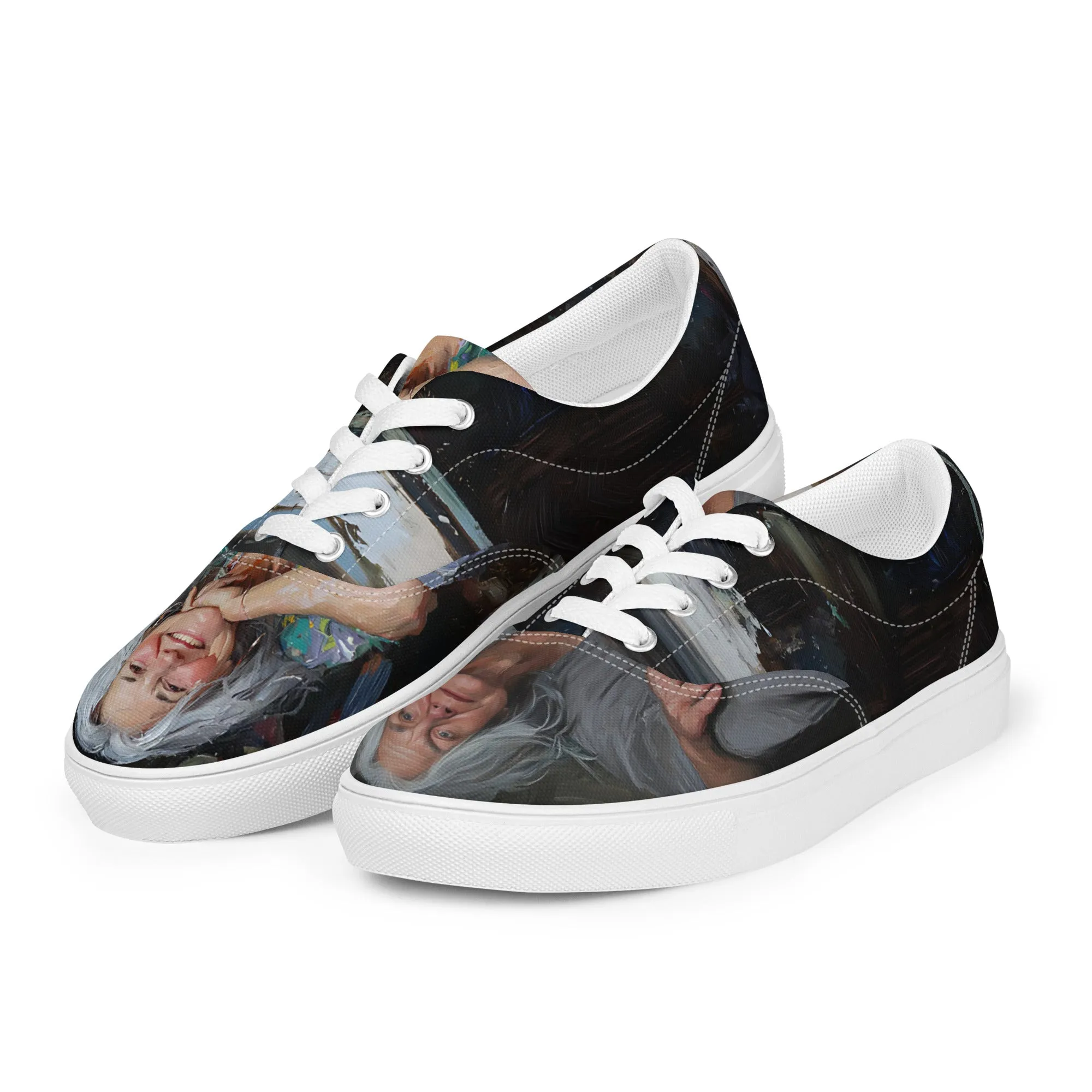 Women’s lace-up canvas shoes