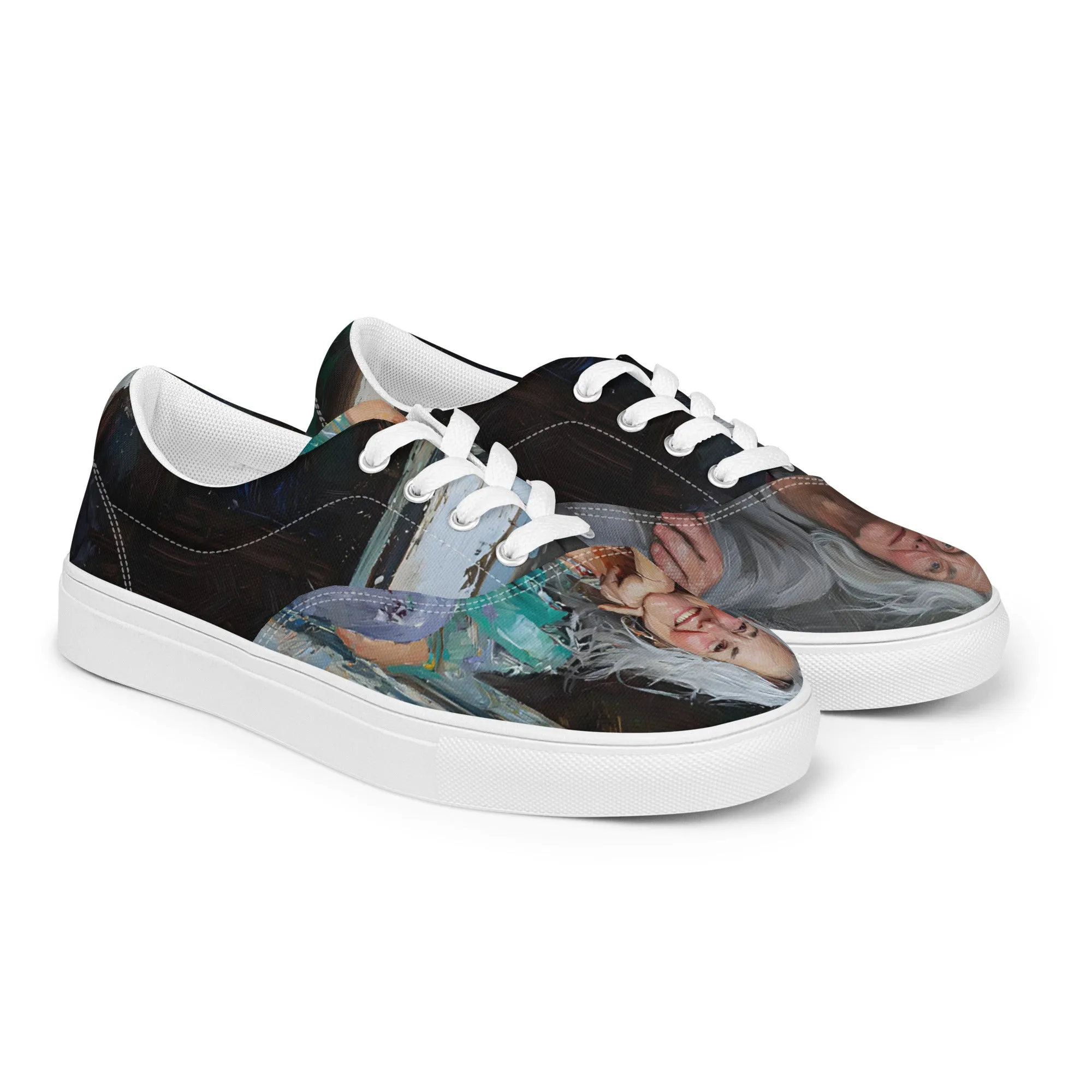 Women’s lace-up canvas shoes