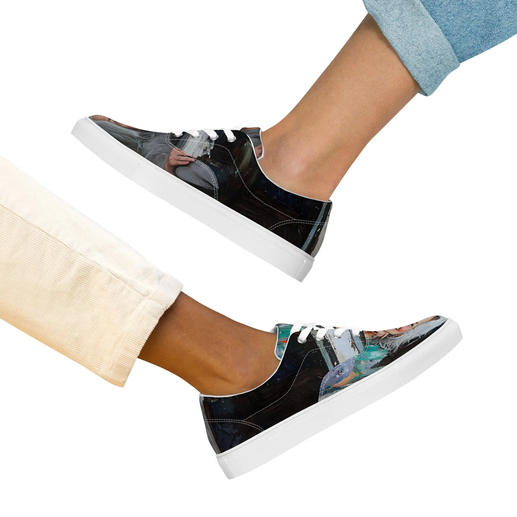 Women’s lace-up canvas shoes